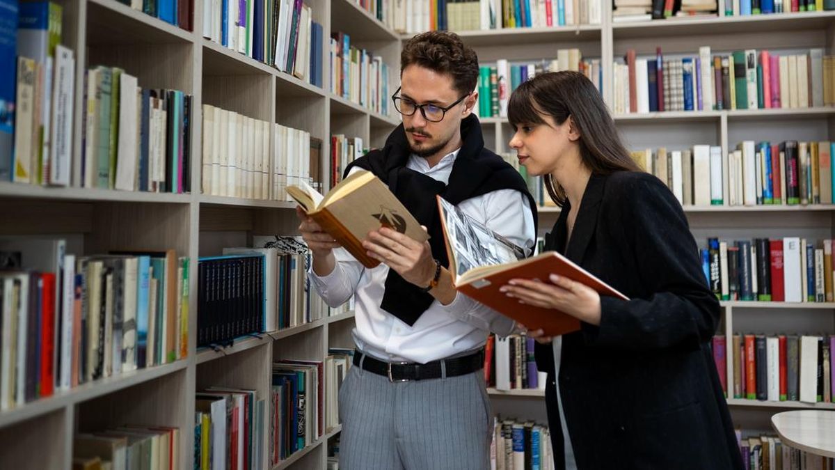 10 Rekomendasi Jurusan Soshum Sepi Peminat dengan Peluang Kerja Tinggi